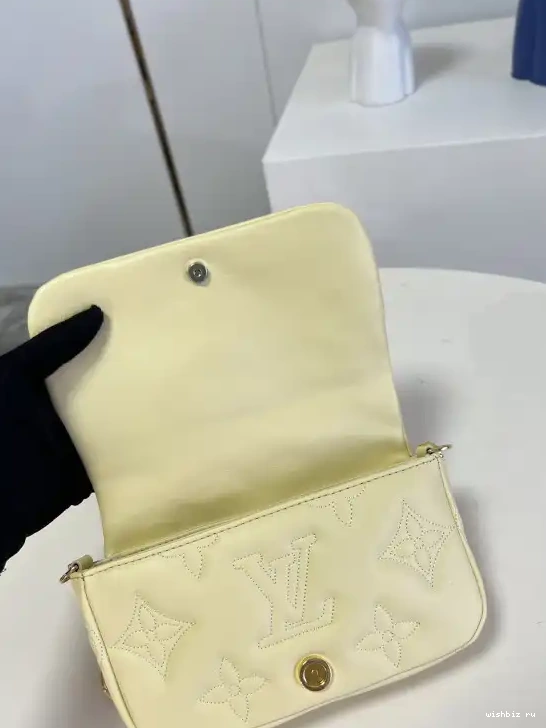 WIS BUBBLEGRAM ON VUITTON WALLET STRAP LOUIS 0423